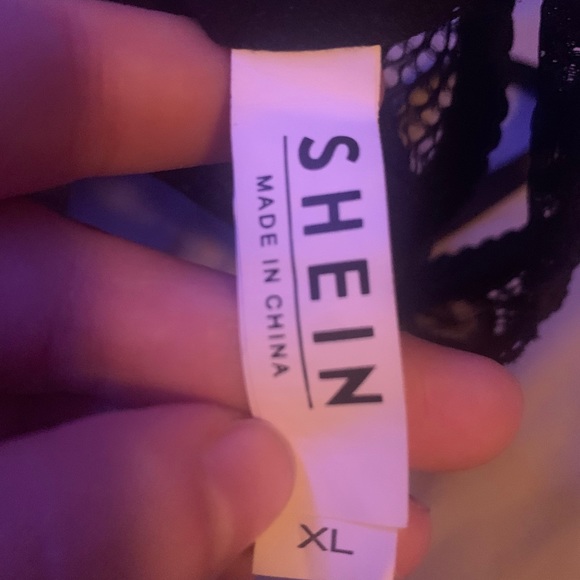 Black lace bra - Picture 2 of 2